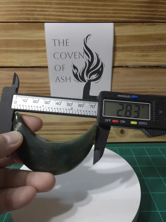 Green Crescent Moon Stone Palmstone - Picture 4 of 12